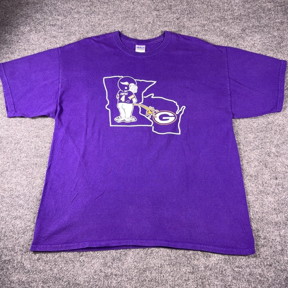 Vintage Minnesota Vikings Brett Favre Peeing On Green Bay Packers Mens XL